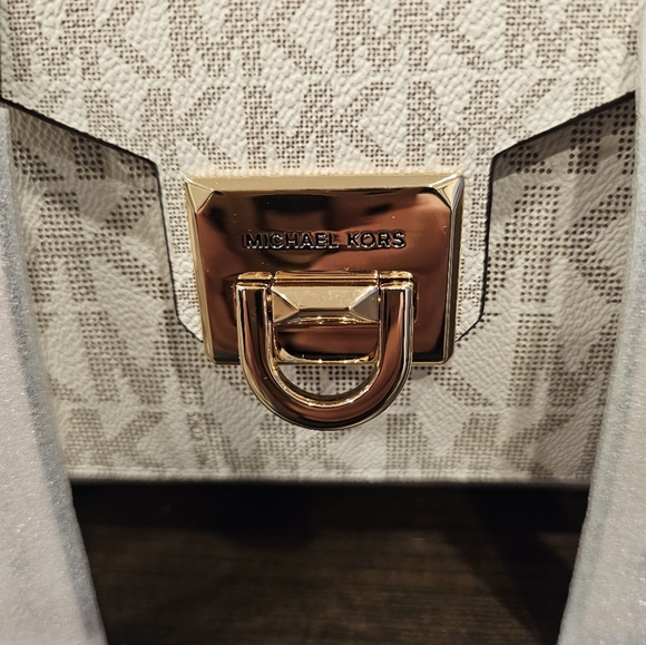 Michael kors Manhattan medium  leather logo satchel bag. - Picture 7 of 10